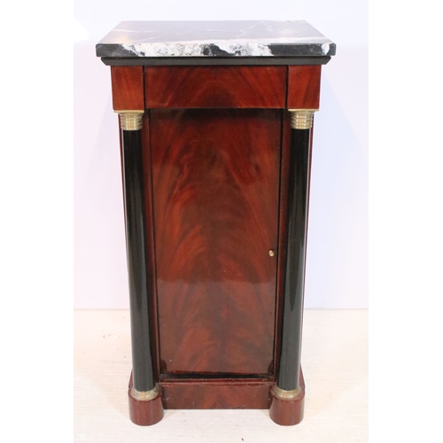 561 - Pair of 20th century mahogany pedestal bedside cabinets, in the Biedermier style, having marble tops... 