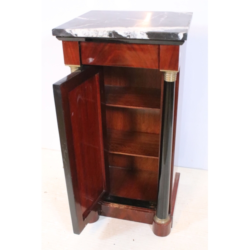 561 - Pair of 20th century mahogany pedestal bedside cabinets, in the Biedermier style, having marble tops... 