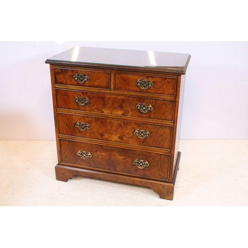 563 - 20th century burr walnut bachelor's chest, in the Georgian style, having two short and three long dr... 