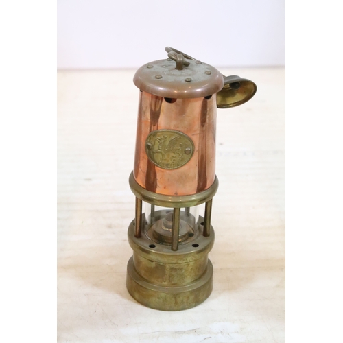 345 - Two vintage anglepoise lamps, one in beige colourway, the other in white, together with three miner'... 