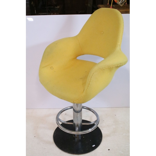 642 - Pair of 20th century egg stools, having yellow buttoned upholstery, raised on chromed stem with foot... 