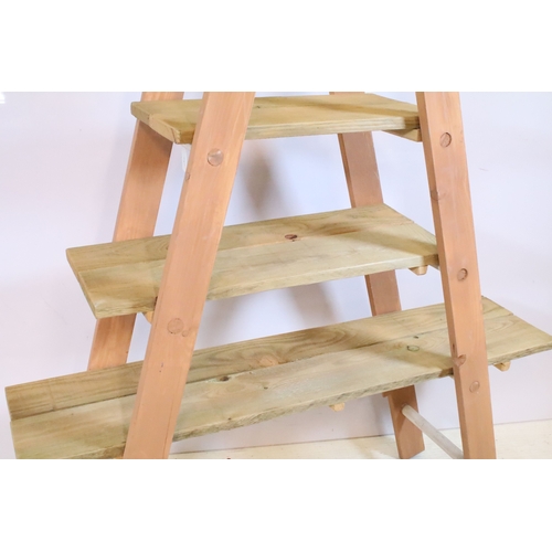 646 - Wooden part painted ladder display shelf, the hinged ladders holding three graduated pine shelves, 1... 