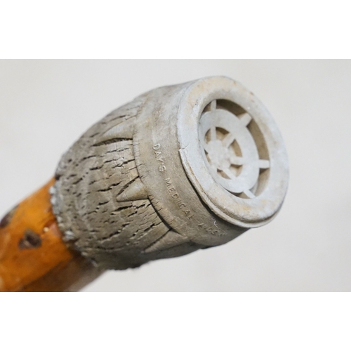 142 - Vintage folk art walking stick, the handle carved in the form of a 17th/18th century boot with buckl... 