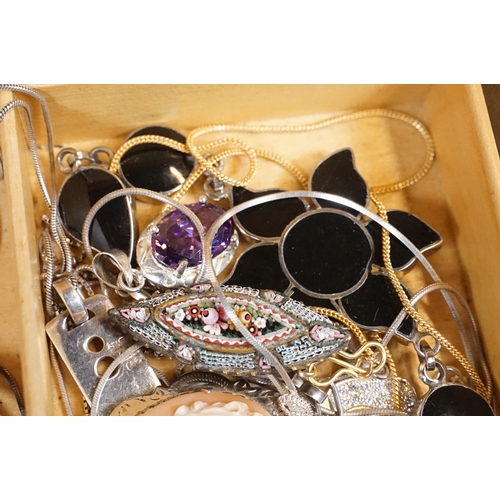 207 - A collection of costume and sterling silver jewellery to include Cameo brooch, bangles, necklaces ..... 