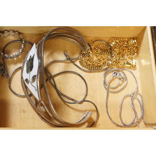 207 - A collection of costume and sterling silver jewellery to include Cameo brooch, bangles, necklaces ..... 