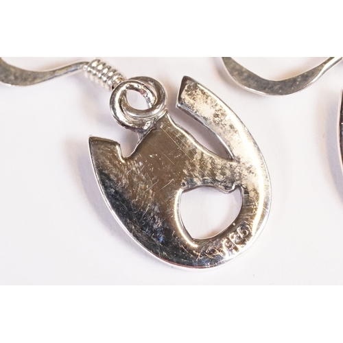 221 - Pair of silver horse and horse shoe earrings.