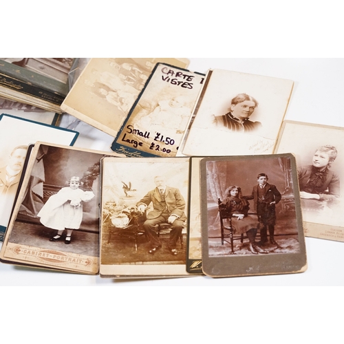 277 - A large collection of carte De Viste / CDV cabinet cards of various sizes to include People and Topo... 