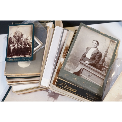 277 - A large collection of carte De Viste / CDV cabinet cards of various sizes to include People and Topo... 