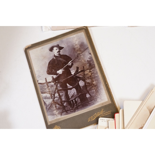 277 - A large collection of carte De Viste / CDV cabinet cards of various sizes to include People and Topo... 