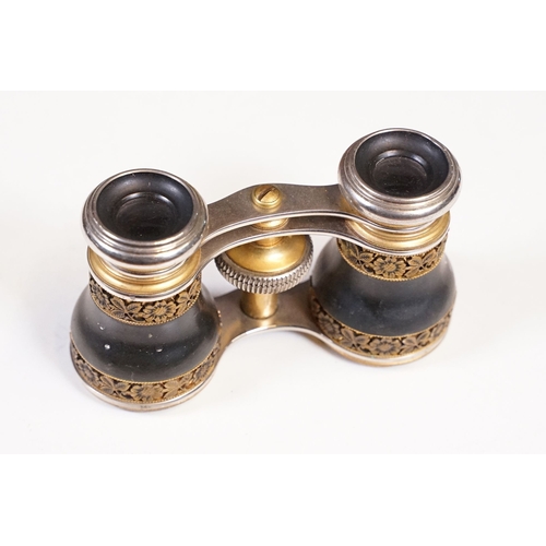 289 - A pair of Carl Zeiss Jena Jenoptem 8x30W field binoculars within original case together with a pair ... 