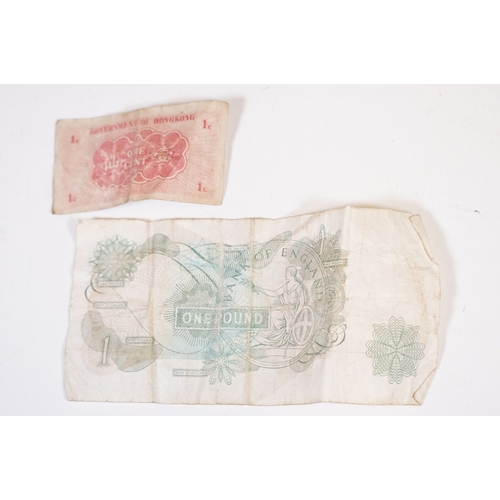 295 - A small group of mixed collectables to include vesta cases, pipe tampers, powder compact, coins ...e... 