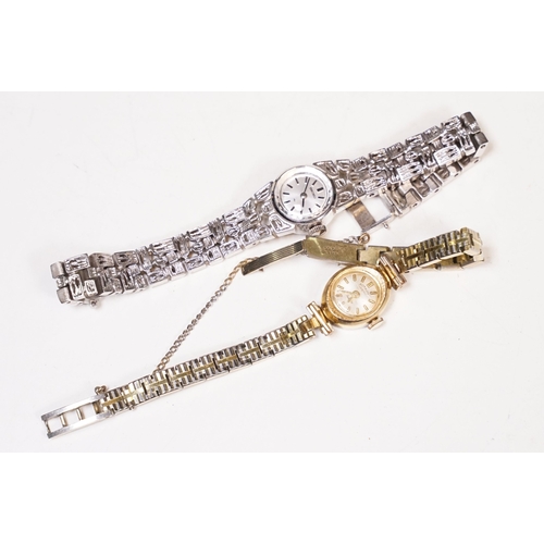 304 - A small collection of mixed costume jewellery together with a selection of watches to include a Accu... 