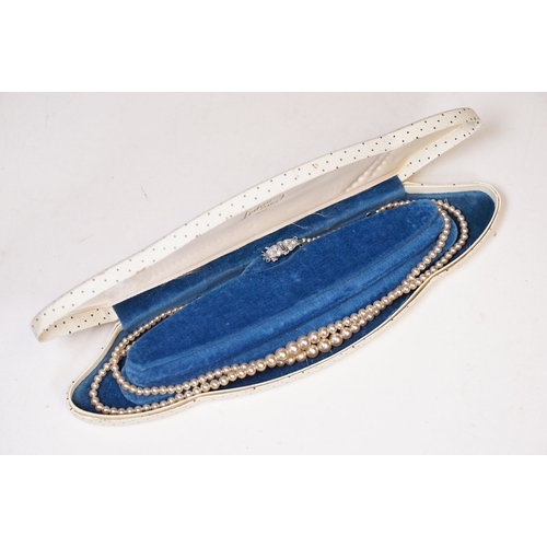 304 - A small collection of mixed costume jewellery together with a selection of watches to include a Accu... 