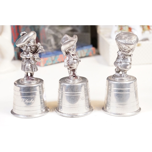 306 - A box of mixed collectables to include tinplate toy, swarovski ornaments, hip flask, oriental white ... 