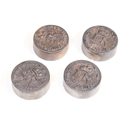 313 - A collection of four cast iron weights commemorating the 1977 silver jubilee of Queen Elizabeth II, ... 