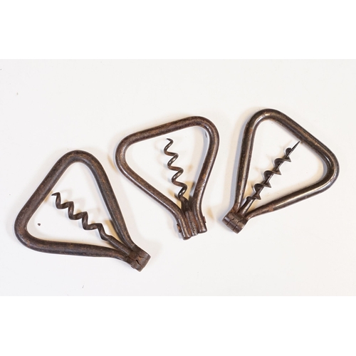 322 - 28 Victorian and later corkscrews, including folding, antler and wooden grip corkscrews