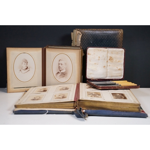 418 - A large collection of Carte De Viste / CDV calling card photographs contained within four fitted alb... 