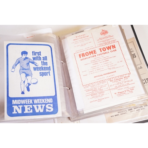 427 - Non League Football Programmes - Large collection of programmes from the 1950s onwards to include Il... 