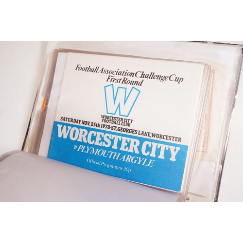 427 - Non League Football Programmes - Large collection of programmes from the 1950s onwards to include Il... 