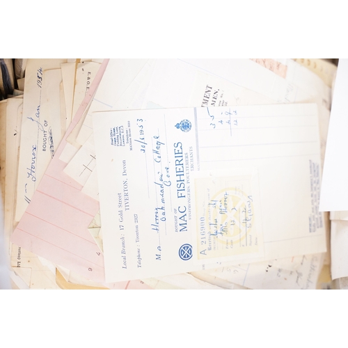 429 - A large collection of early to mid 20th century postcards to include printed and real photo examples... 