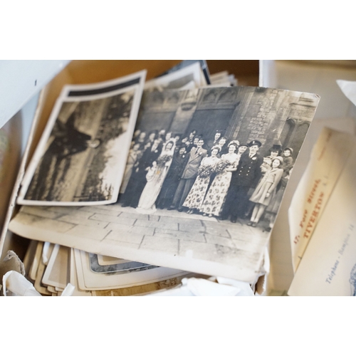 429 - A large collection of early to mid 20th century postcards to include printed and real photo examples... 