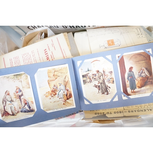 429 - A large collection of early to mid 20th century postcards to include printed and real photo examples... 