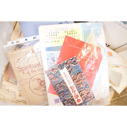 429 - A large collection of early to mid 20th century postcards to include printed and real photo examples... 