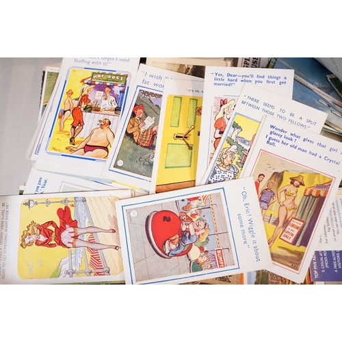 429 - A large collection of early to mid 20th century postcards to include printed and real photo examples... 