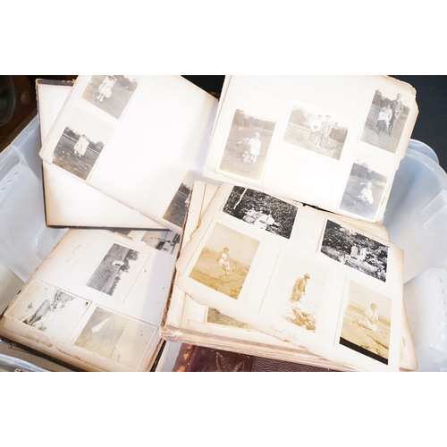 429 - A large collection of early to mid 20th century postcards to include printed and real photo examples... 