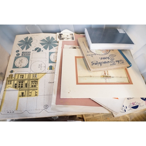 429 - A large collection of early to mid 20th century postcards to include printed and real photo examples... 