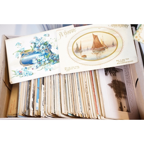 431 - A large collection of early to mid 20th century postcards to include printed and real photo examples... 