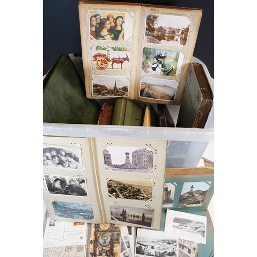 435 - A large collection of early 20th century postcards to include printed and real photo examples, mainl... 