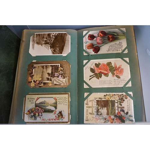 435 - A large collection of early 20th century postcards to include printed and real photo examples, mainl... 