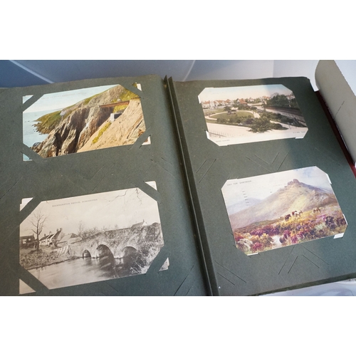 435 - A large collection of early 20th century postcards to include printed and real photo examples, mainl... 