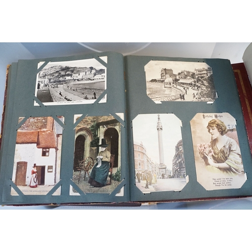 435 - A large collection of early 20th century postcards to include printed and real photo examples, mainl... 