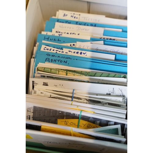 442 - A very large collection of photographic images of buses and trams.