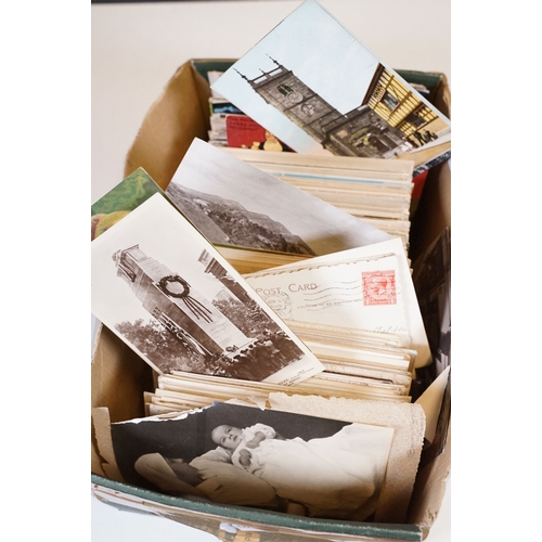 A large collection of mainly early 20th century printed topographical ...