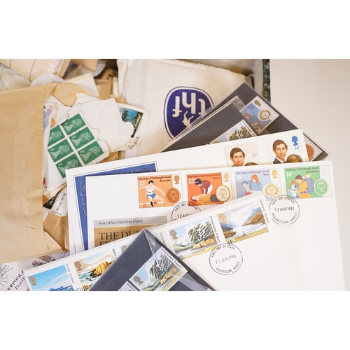 403 - A small collection of United Kingdom first day covers and presentation packs together with a selecti... 