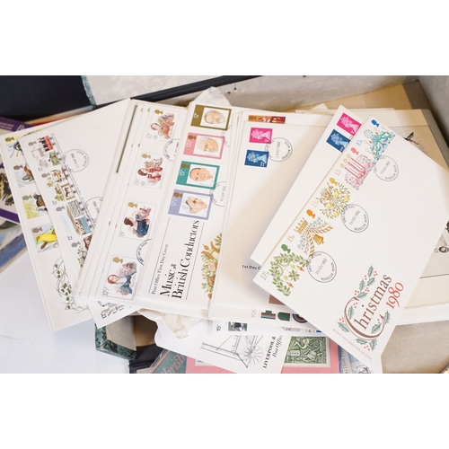 403 - A small collection of United Kingdom first day covers and presentation packs together with a selecti... 