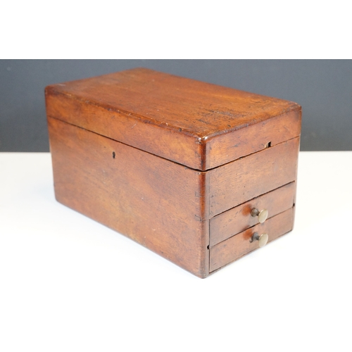 87 - Victorian mahogany desk top collectors chest, the hinged lid enclosing a lift-out tray lined with bl... 