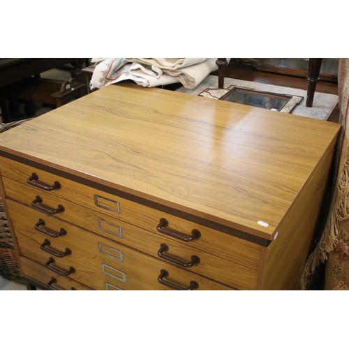 592 - 20th century industrial design plan chest, having six long drawers raised on metal legs, W 95cm x D ... 