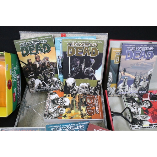 378 - Comics - Around 80 The Walking Dead related comics and graphic novel books including Image examples ... 