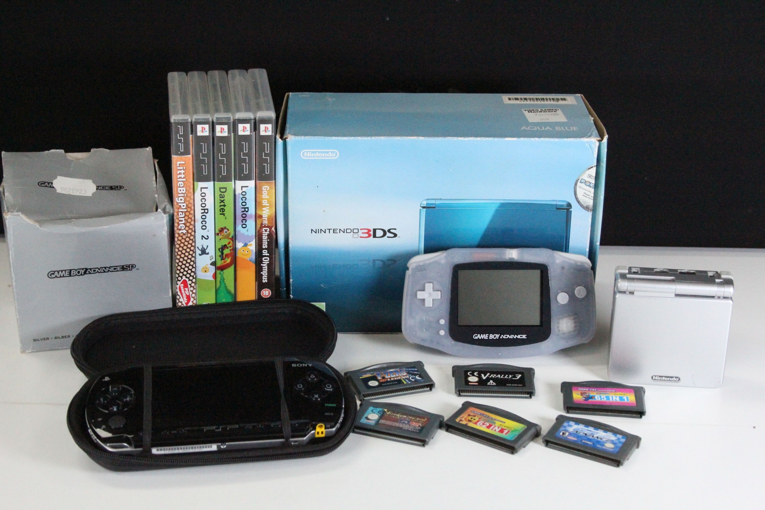 Retro Gaming - Quantity of handheld games consoles to include boxed ...