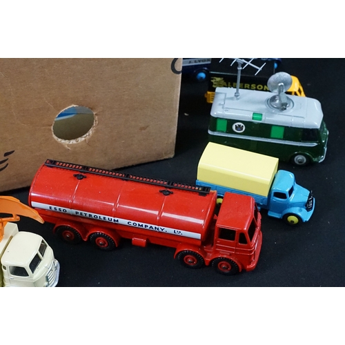 1394 - 33 Diecast models to include Dinky Atlas Editions and Corgi examples, in vg condition overall