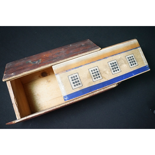 196 - Collection of around 125 x Early 20th Century onwards wooden Noah's Ark figures and animals includin... 