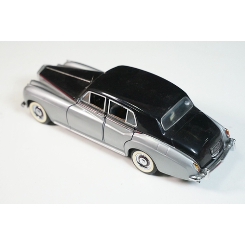 1403 - Three Franklin Mint diecast models to include 1967 Morris Mini Cooper with tag, 1955 Rolls Royce Sil... 