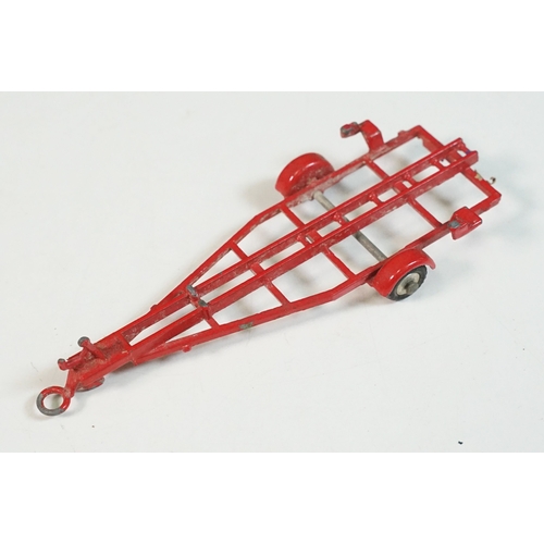 1411 - Boxed Corgi The Riviera Gift Set No 31 diecast model, with Buick Riviera, Dolphin 20 Cabin Cruiser, ... 