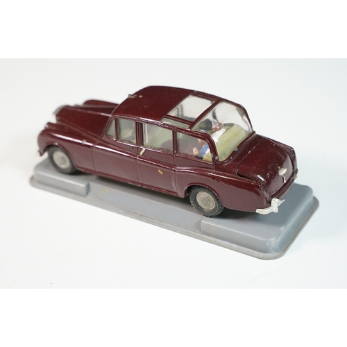 1414 - Three cased Dinky diecast models to include 158 Rolls Royce Silver Shadow in metallic red, 163 Volks... 