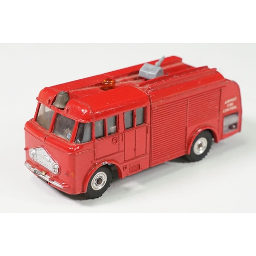 1418 - Four boxed Dinky commercial diecast models to include 917 Mercedes Benz Truck and Trailer (with inne... 