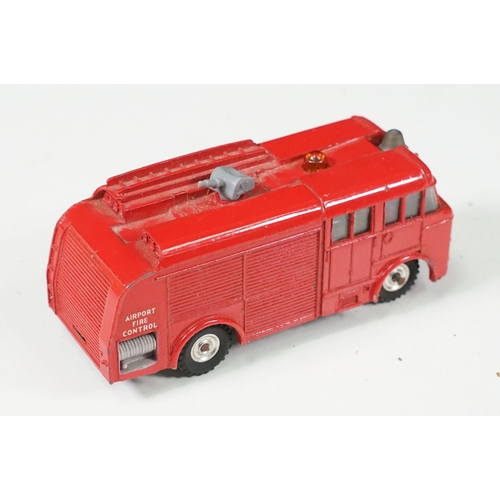 1418 - Four boxed Dinky commercial diecast models to include 917 Mercedes Benz Truck and Trailer (with inne... 